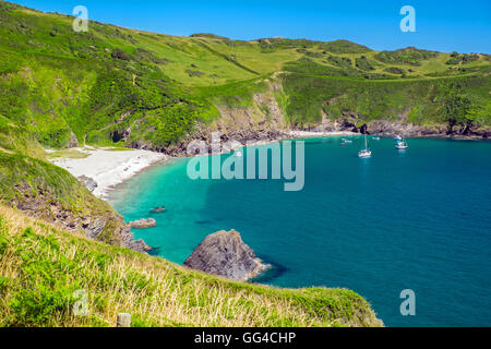 Lantic Bay an der Südküste von Cornwall, in der Nähe der Ortschaft Polruan, ist auf dem South West Coast Path Stockfoto