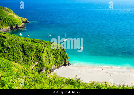 Lantic Bay in der Nähe von Polruan, Cornwall, liegt auf der South West Coast Path Stockfoto