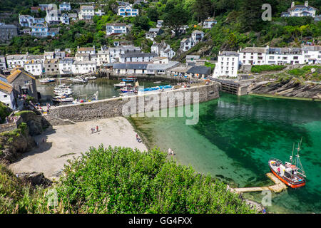 Polperro Hafen in Cornwall ist eine der schönsten Grafschaften Fischerdörfer und beliebtesten touristischen Reiseziele. Stockfoto