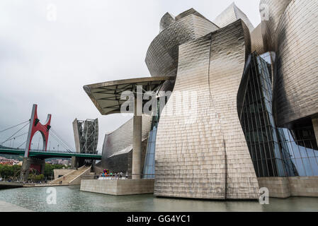 Guggenheim Museum, entworfen von Frank Gehry, Bilbao, Baskenland, Spanien Stockfoto