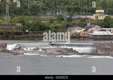 Willamette Falls entlang Willamette River zwischen Oregon City und West Linn Stockfoto