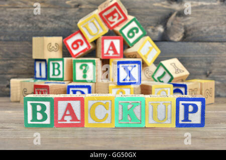 Backup Wort auf Holztisch Stockfoto