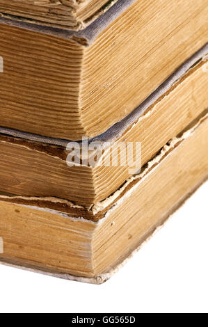 Haufen von alten antiken Büchern mit dem zerrissenen deckt Stockfoto