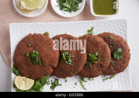 Direkt über dem Schuss von Schnitzel in Platte angeordnet Stockfoto