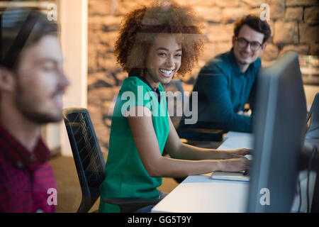 Design-Profis zusammen arbeiten im Büro Stockfoto