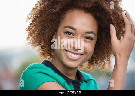 Porträt von eine glückliche junge Frau Stockfoto