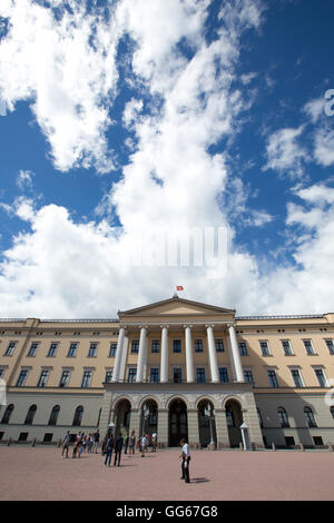 Der königliche Palast (Kongelige Slott) offizielle Residenz des heutigen norwegischen Monarchen König Harald V, Oslo, Norwegen Stockfoto