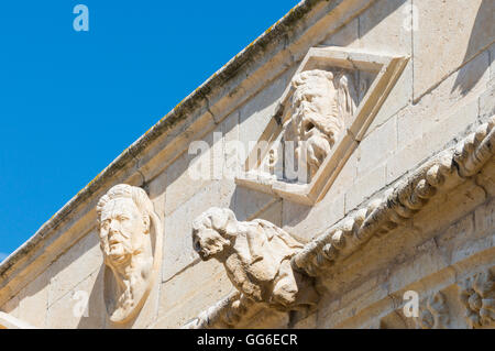 Skulptur, Hof des zweistöckigen Kreuzgang, Mosteiro Dos Jeronimos, UNESCO, Belem, Lissabon, Portugal Stockfoto