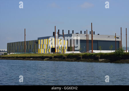 Blick auf das Titanic-Gebäude mit den Harland- und Wolff-Kranen, Belfast Stockfoto