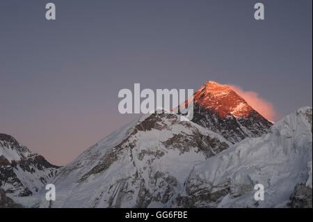 Sonnenuntergang auf dem Mount Everest gesehen von Kala Patar, Khumbu, Himalaya, Nepal, Asien Stockfoto