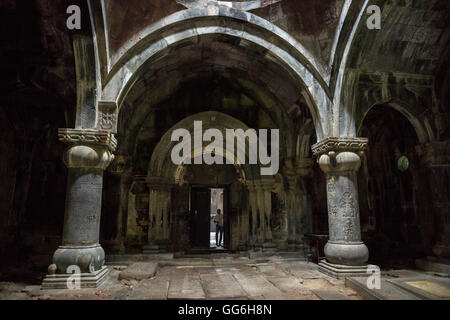 Innere des Gavit (Vorhalle) der St. Amenaprkitch Kirche im Kloster Sanahin in Armenien Stockfoto