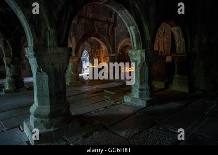 Innere des Gavit (Vorhalle) der St. Astvatstsin Kirche im Kloster Sanahin in Armenien Stockfoto