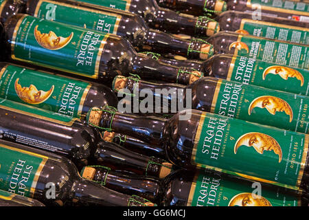 Straffe Hendrik Bierflaschen nach der Brouwerij Henri Maes, belgische Brauerei in Brügge, Belgien Stockfoto