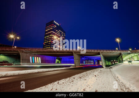 Smaralind Brücke in der Winterzeit, Kopavogur, Island Stockfoto