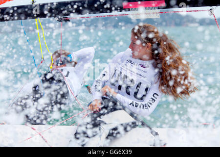 Uruguay29erWomenCrewURUFF2FranciscaFerres Uruguay29erWomenHelmURUSF1SofíaFerrés Jugend Segel WM 2015, Langkawi Stockfoto