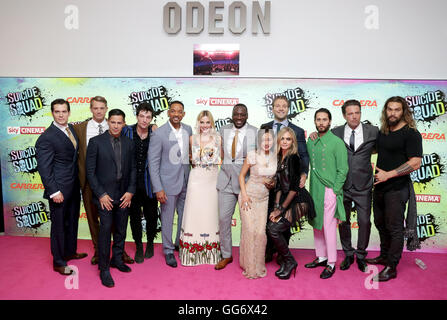 (links nach rechts) Henry Cavill, Joel Kinnaman, Jay Hernandez, Ezra Miller, Will Smith, Margot Robbie, Adewale Akinnuoye-Agbaje, Karen Fukuhara, Jai Courtney, Cara Delevingne, Jared Leto, Ben Affleck und Jason Momoa Ankunft der Suicide Squad europäische Premiere, im Odeon am Leicester Square, London. PRESSEVERBAND Foto. Bild Datum: Mittwoch, 3. August 2016. Vgl. PA Geschichte SHOWBIZ Selbstmord. Bildnachweis sollte lauten: Daniel Leal-Olivas/PA Wire Stockfoto