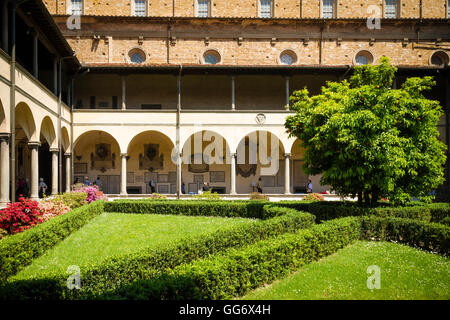 Die Canon Kreuzgang und Garten, Basilica di San Lorenzo, Florenz, Toskana, Italien Stockfoto