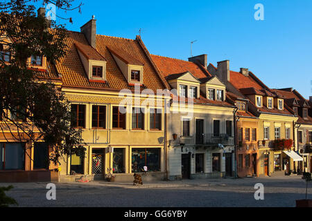 Alte Häuser auf dem zentralen Platz der Stadt ist streng in Sandomierz. Polen Stockfoto