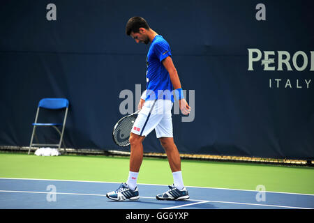 Novak Djokovic auf der Praxis Gericht an den 2016 Rogers Cup Turnier in Toronto. Stockfoto