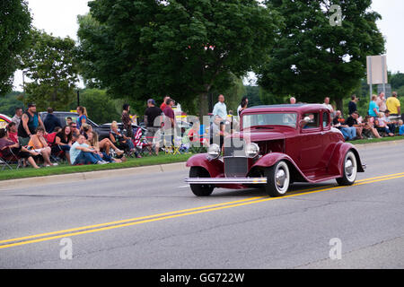 Oldtimer Ford Coupe beteiligt sich die 2016 jährliche Cruz In Parade durch Whitehall und Montague, Michigan. Stockfoto