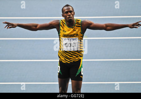 Usain Bolt stellt für die Kameras nach dem Gewinn der 100 m-Finale in Moskau, IAAF World Championships 2013 Stockfoto