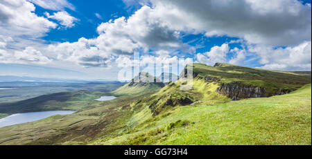 Panoramablick über den nordwestlichen Teil der Quiraing Hill, Isle Of Skye, Schottland Stockfoto