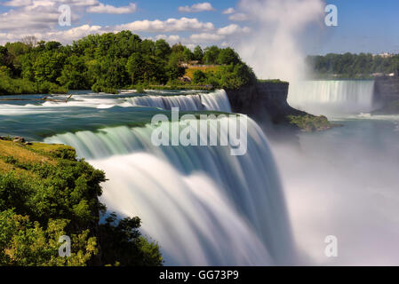 Niagara-Fälle aus den USA, Querformat Ansicht. Langzeitbelichtung. Stockfoto