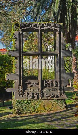 Reich verzierte Fenster installiert im Garten, das Museo de Quinta Das Cruzes in Funchal, Madeira, Portugal Stockfoto