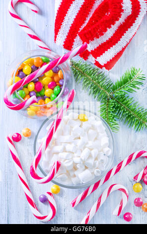 Weihnachten süße und Dekoration auf einem Tisch Stockfoto