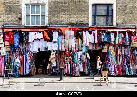 London, UK - Kleidung 13. Juli 2016 - Shop auf der Portobello Road in Notting Hill Stockfoto