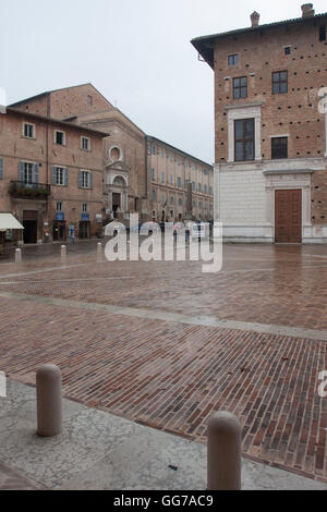 Urbino Marche Italia, Teil des alten Townfrom Piazza Duca Federico. Stockfoto