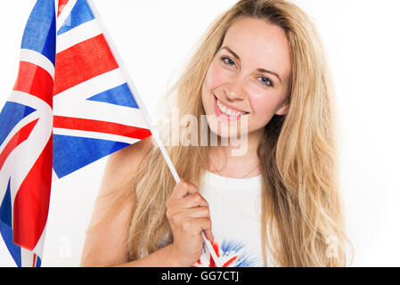 Junge Frau Lachen hält eine Großbritannien Union Jack Fahne Stockfoto
