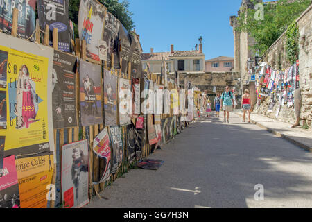 Straße Tout anzeigen in Avignon im Sommer Festival d ' Avignon Stockfoto