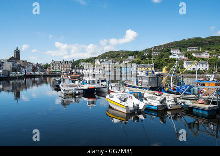 Blick auf Hafen von Tarbert auf der Halbinsel Kintyre in Argyll and Bute in Schottland, Vereinigtes Königreich Stockfoto