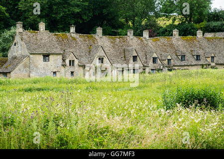 Arlington Row historischen ehemaligen Weber Cottages in Cotswolds Bibury, Gloucestershire, England Stockfoto