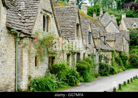 Arlington Row historischen ehemaligen Weber Cottages in Cotswolds Bibury, Gloucestershire, England Stockfoto