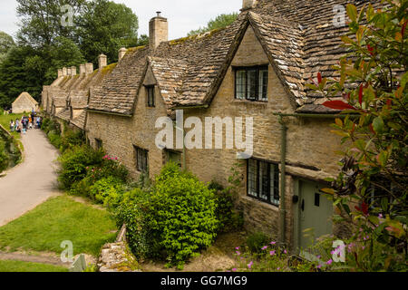 Arlington Row historischen ehemaligen Weber Cottages in Cotswolds Bibury, Gloucestershire, England Stockfoto