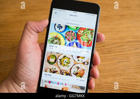 UberEats app für Restaurant-Lieferdienste in New York gezeigt auf einem iPhone 6-smartphone Stockfoto