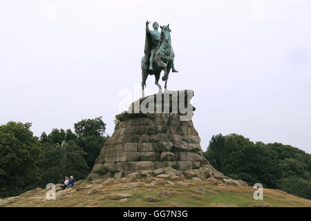 Die Copper Horse equestrian Statue von König Georg III., der sieht die Lange zum Schloss Windsor von Snow Hill, Windsor Great Park, England, UK zu Fuß Stockfoto