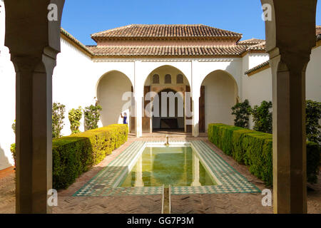 Garten im Innenhof des Cuartos de Granada, Alcazaba Festung, Malaga ... Garten im Innenhof des Cuartos de Granada, Alcazaba Festung, Malaga ...