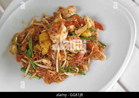 Nudeln mit Garnelen gebraten oder pad thai Stockfoto