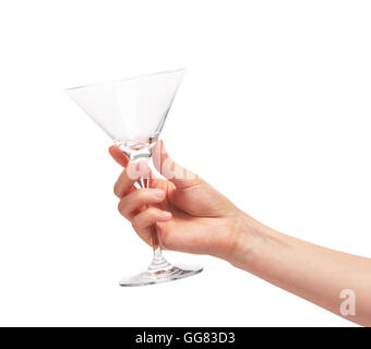 Nahaufnahme von weiblicher Hand, die leeren sauberen transparenten Martiniglas vor weißem Hintergrund. Clipping-Pfad enthalten Stockfoto