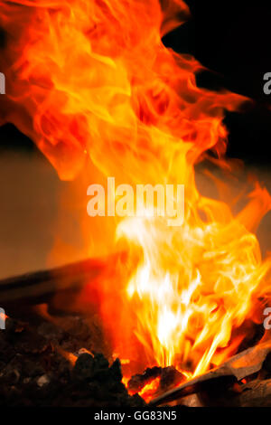 Feuer der Schmiede auf einen Handwerker Markt. Stockfoto
