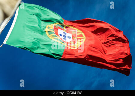 Portugal-Flagge auf den Schlossturm Lissabon Stockfoto