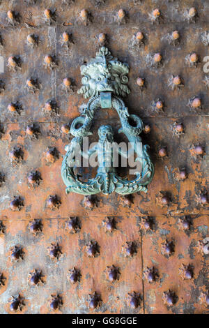 Aufwändige Tür und Klopfer, der Palazzo Ducale, Genua, Genua, Ligurien, Cinque Terre, Italien, Europa, EU Stockfoto