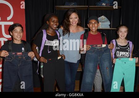 Los Angeles, Kalifornien, USA. 3. August 2016. Vanessa Lachey verbindet JCPenney während seiner Back-to-School Community-Event bei der Hollywood-YMC in Los Angeles, Kalifornien am 3. August 2016. Bildnachweis: MediaPunch Inc/Alamy Live-Nachrichten Stockfoto