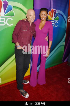 Beverly Hills, Kalifornien. 2. August 2016. BEVERLY HILLS, CA - AUGUST 02: TV-Persönlichkeiten Howie Mandel (L) und Mel B besuchen die Sommertour TCA 2016 - NBCUniversal Pressetour im Beverly Hilton Hotel am 2. August 2016 in Beverly Hills, Kalifornien. | Verwendung Weltweit © Dpa/Alamy Live-Nachrichten Stockfoto