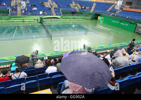 Rio De Janeiro, Rio De Janeiro, Brasilien. 10. August 2016. Wetterbedingungen verzögern Qualifikations-Phase von den Olympischen Spielen in Rio De Janeiro 2016 in Brazil.Photo-Tennis-Turnier: Geraldo Bubniak Credit: Geraldo Bubniak/ZUMA Draht/Alamy Live News Stockfoto