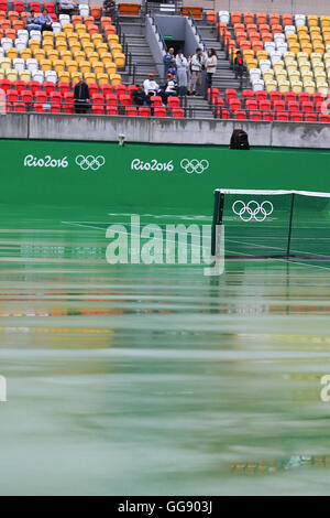 Rio De Janeiro, Rio De Janeiro, Brasilien. 10. August 2016. Wetterbedingungen verzögern Qualifikations-Phase von den Olympischen Spielen in Rio De Janeiro 2016 in Brazil.Photo-Tennis-Turnier: Geraldo Bubniak Credit: Geraldo Bubniak/ZUMA Draht/Alamy Live News Stockfoto