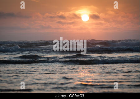 Sonnenuntergang über dem Pazifik am Cape Lookout, Oregon, USA Stockfoto